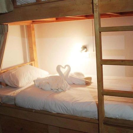 Hostel Bunk Boutique Cnx Chiang Mai Zewnętrze zdjęcie