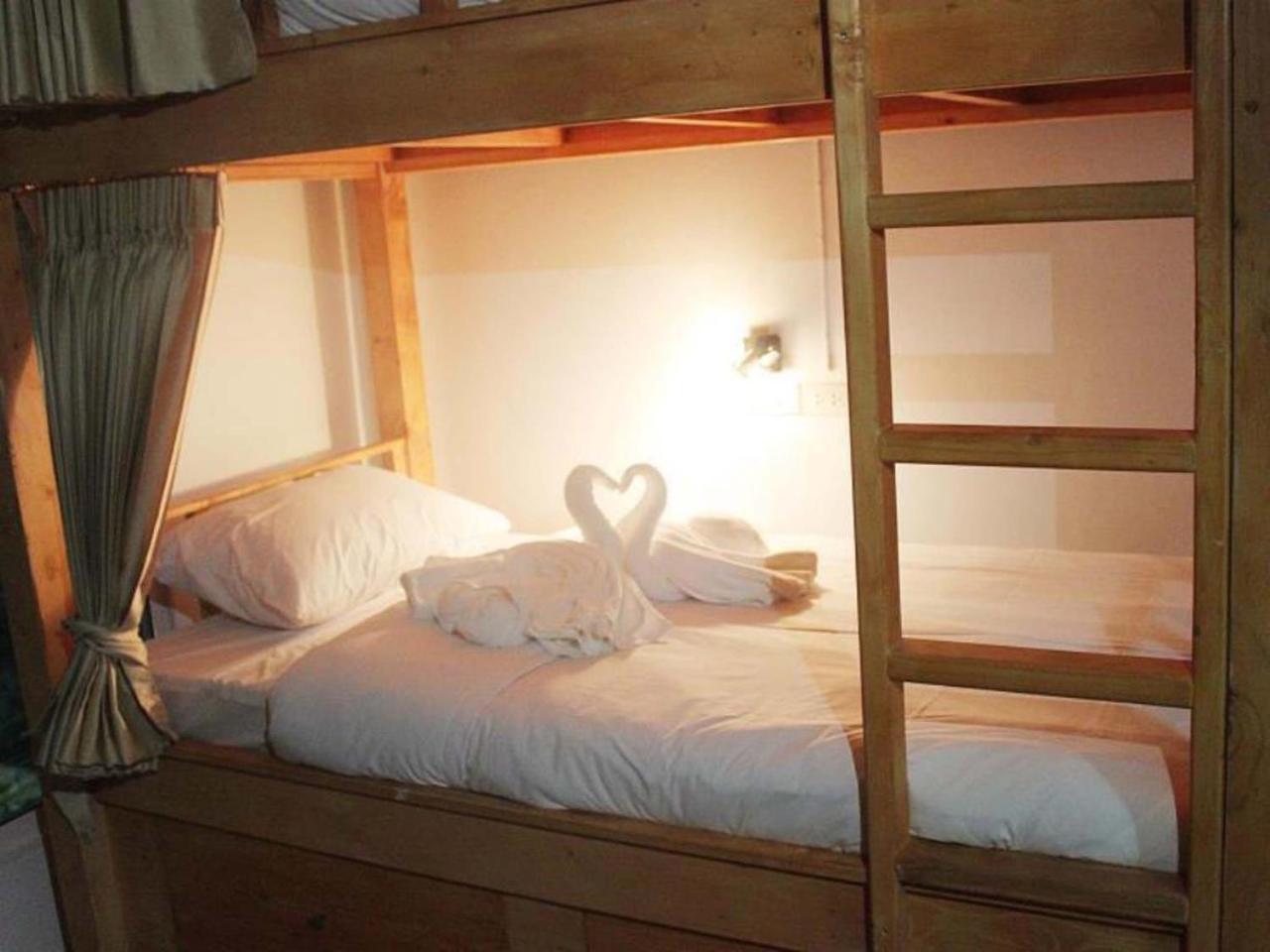 Hostel Bunk Boutique Cnx Chiang Mai Zewnętrze zdjęcie